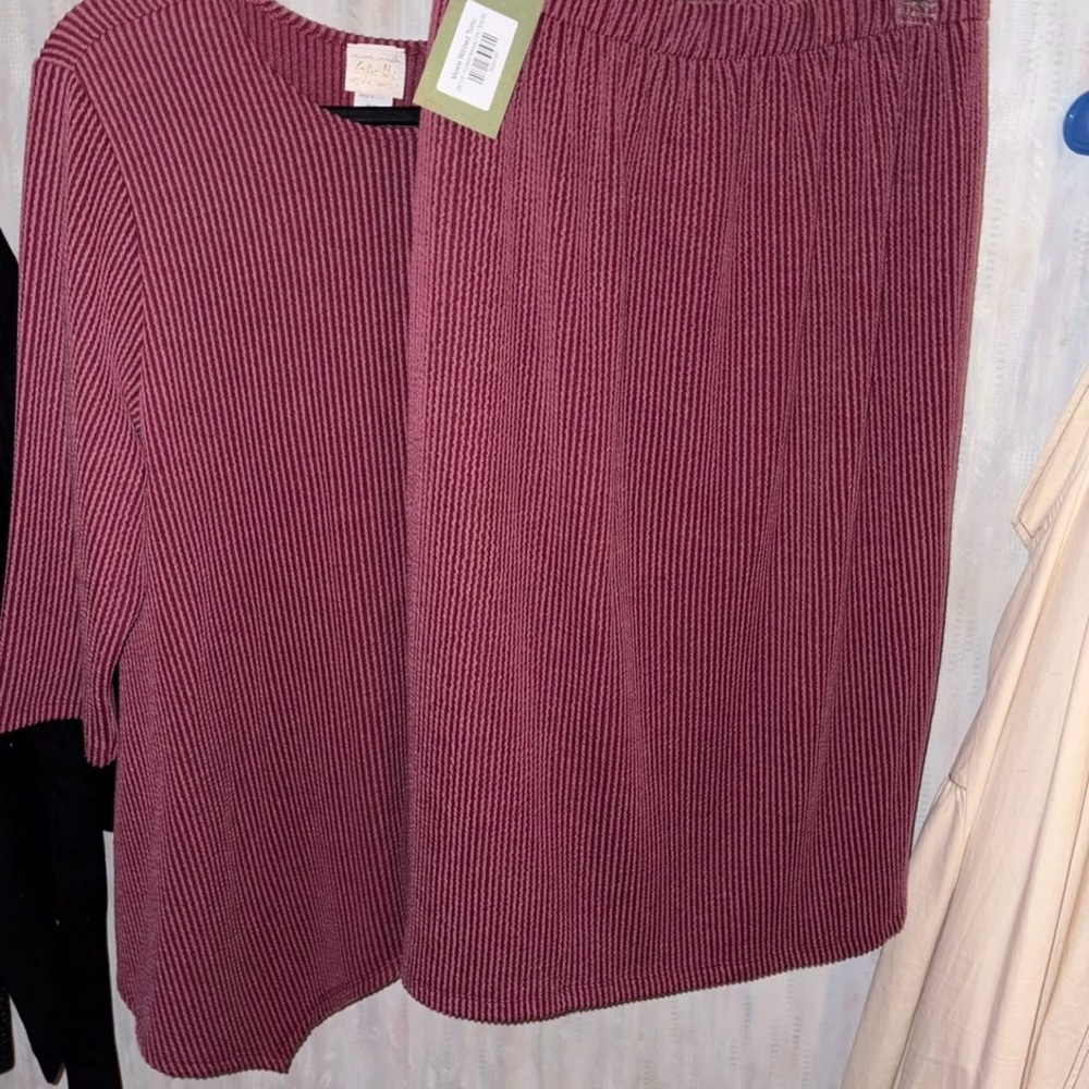 Elegant Ribbed Skirt set